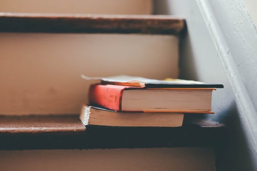 books-stairs-reading-read-159675